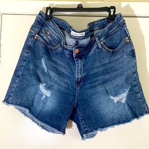 Wannabeterbutt jean short size 20